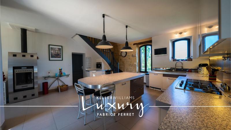 Maison - 431 m² - 17 pièces