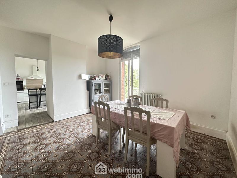 Maison - 214 m² - 9 pièces