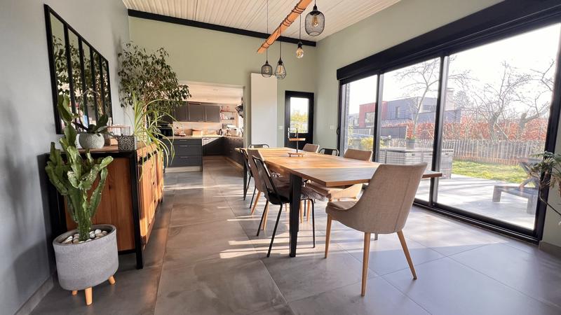 Maison - 180 m² - 7 pièces