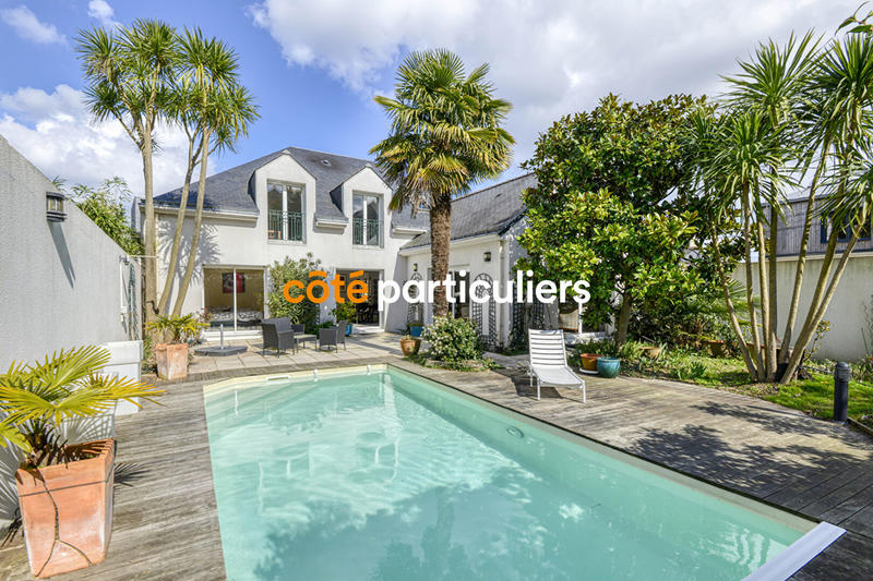 Maison - 268 m² - 10 pièces