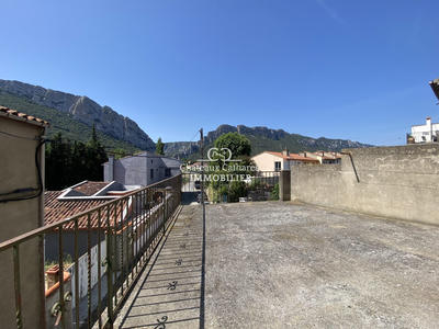 Maison - 235 m² - 9 pièces