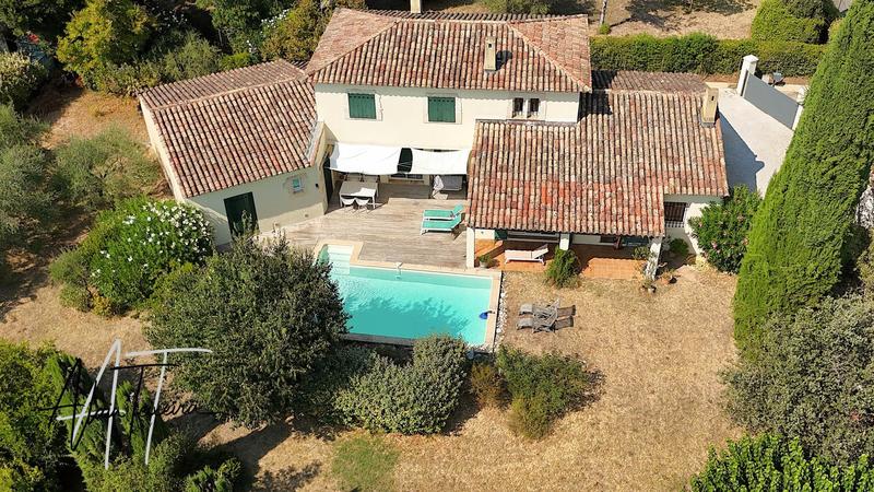 Maison - 220 m² - 8 pièces