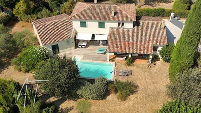 Maison - 220 m² - 8 pièces