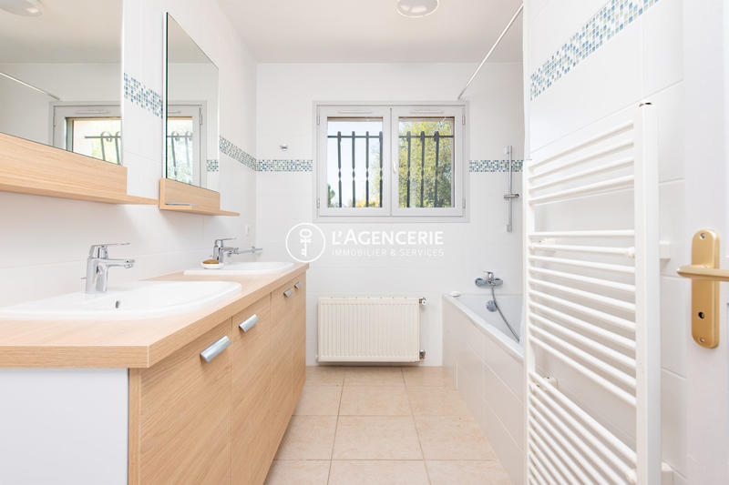 Maison - 120 m² - 4 pièces