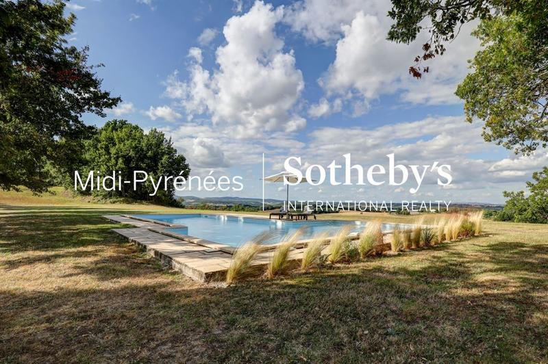 Maison - 288 m² - 12 pièces