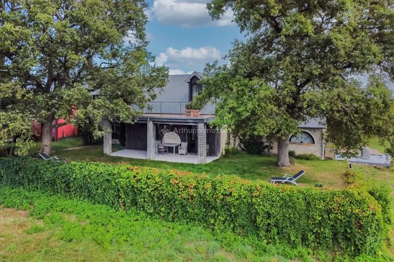 Maison - 214 m² - 10 pièces