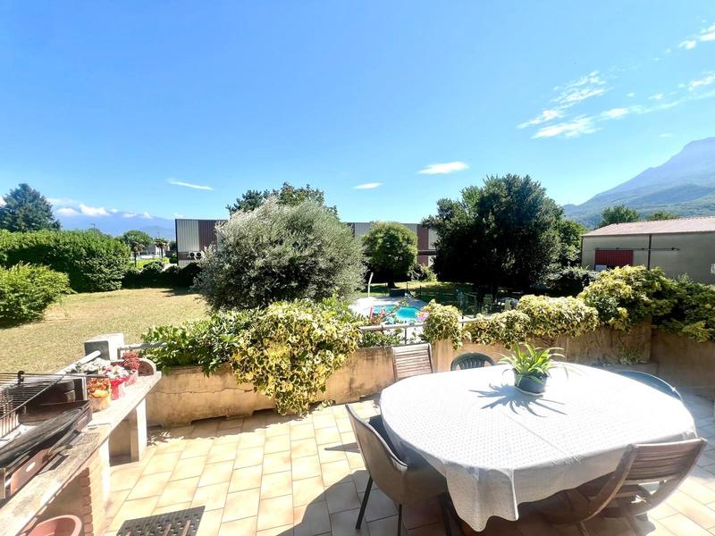 Maison - 256 m² - 6 pièces