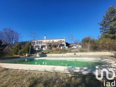 Maison - 300 m² - 14 pièces