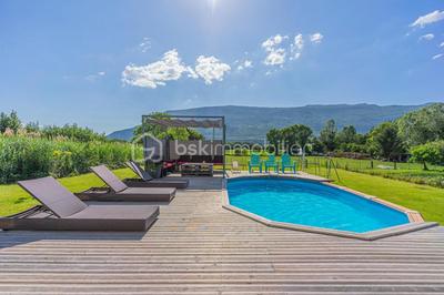 Maison traditionnelle - 156 m² - 5 pièces