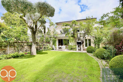 Maison - 264 m² - 10 pièces