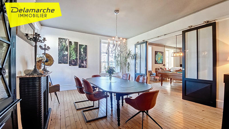 Maison - 325 m² - 11 pièces