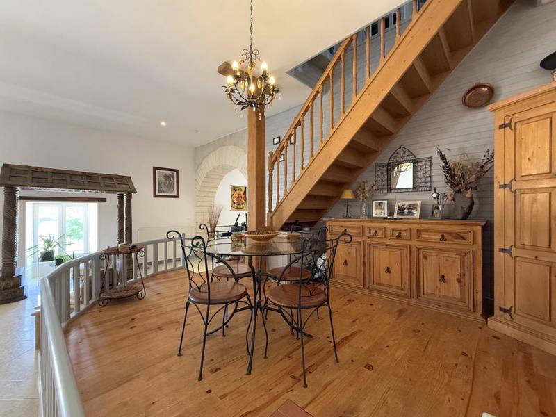 Maison - 300 m² - 7 pièces