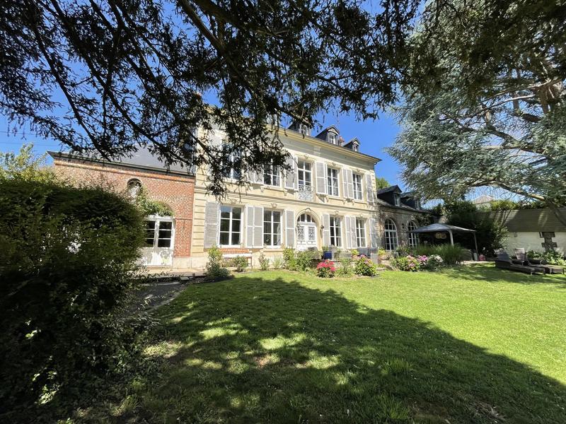 Maison - 279 m² - 10 pièces