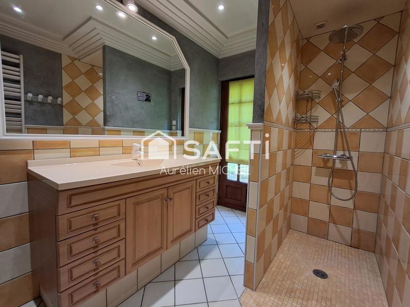 Maison - 245 m² - 9 pièces