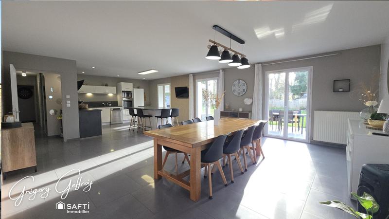 Maison - 196 m² - 7 pièces