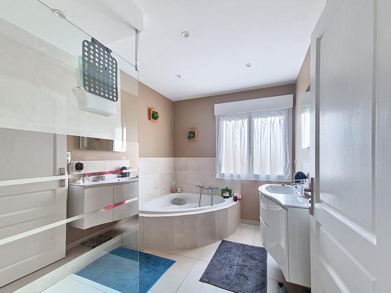 Maison contemporaine - 212 m² - 6 pièces