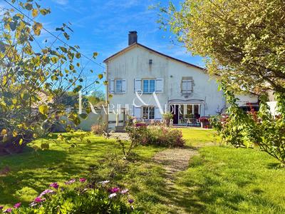 Maison - 177 m² - 7 pièces