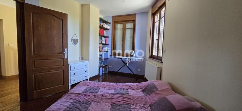 Maison - 220 m² - 9 pièces