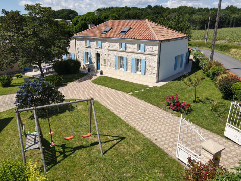 Propriété - 286 m² - 15 pièces
