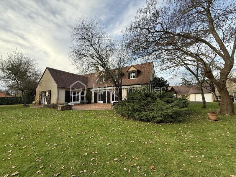 Propriété - 260 m² - 8 pièces