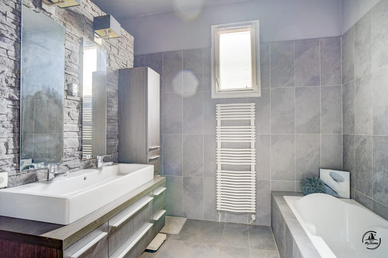 Maison ancienne - 290 m² - 9 pièces