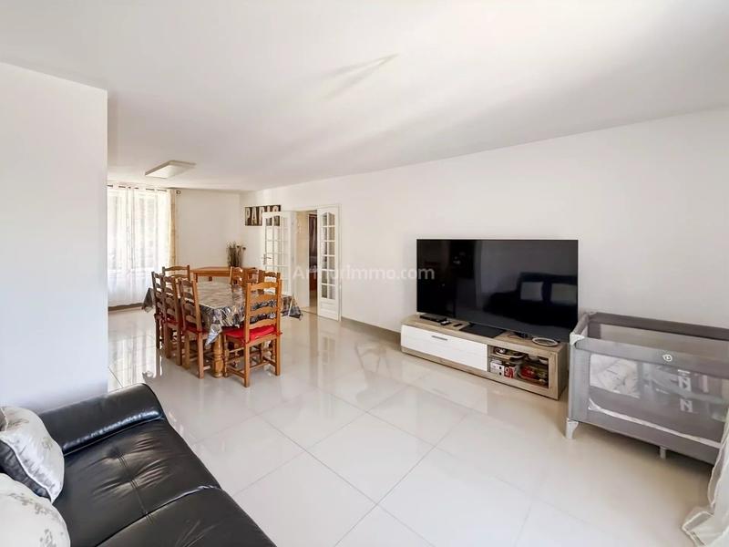 Maison - 240 m² - 5 pièces