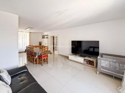 Maison - 240 m² - 5 pièces