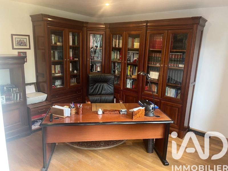 Maison - 220 m² - 6 pièces