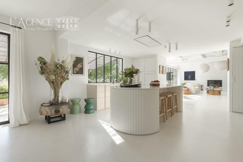 Maison - 380 m² - 9 pièces