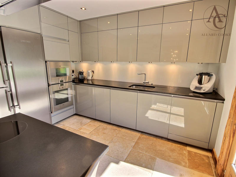 Châlet - 380 m² - 8 pièces