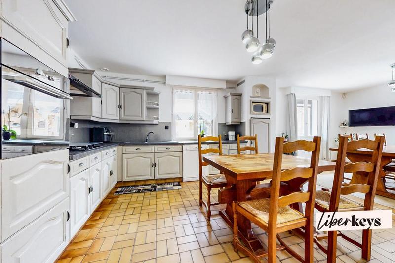 Propriété - 223 m² - 10 pièces