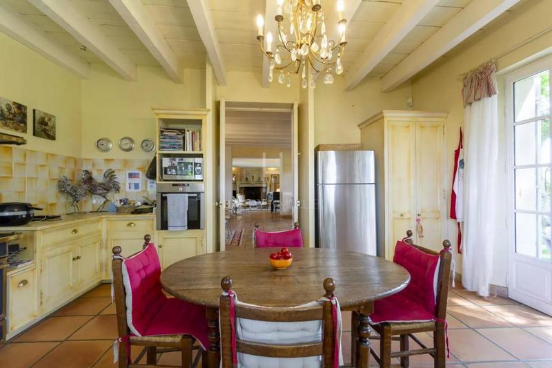 Mas - 300 m² - 9 pièces