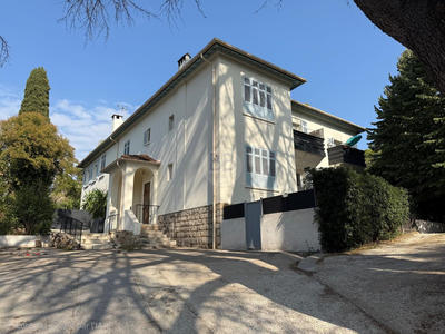 Immeuble - 740 m² - 40 pièces