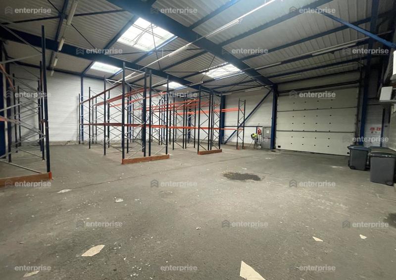 Entrepôt - 7 400 m²