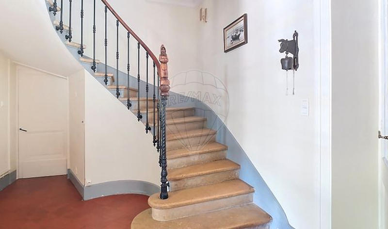 Maison - 275 m² - 9 pièces