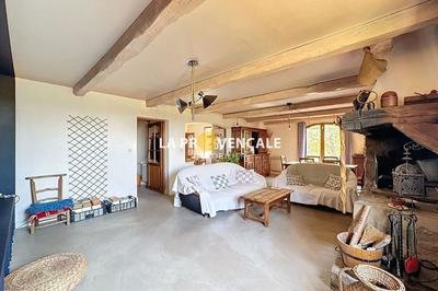 Maison traditionnelle - 141 m² - 6 pièces