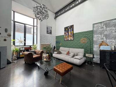 Loft - 145 m² - 6 pièces