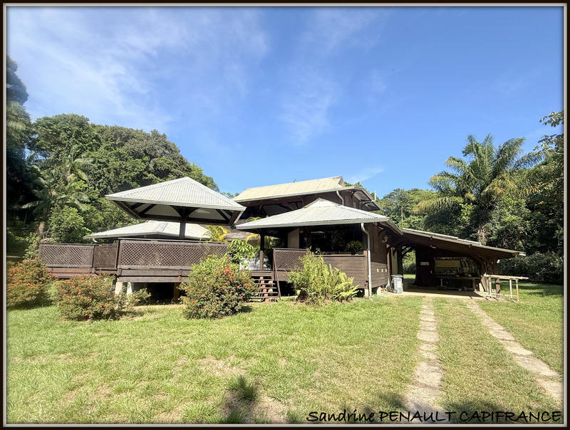 Maison de bois - 268 m² - 5 pièces