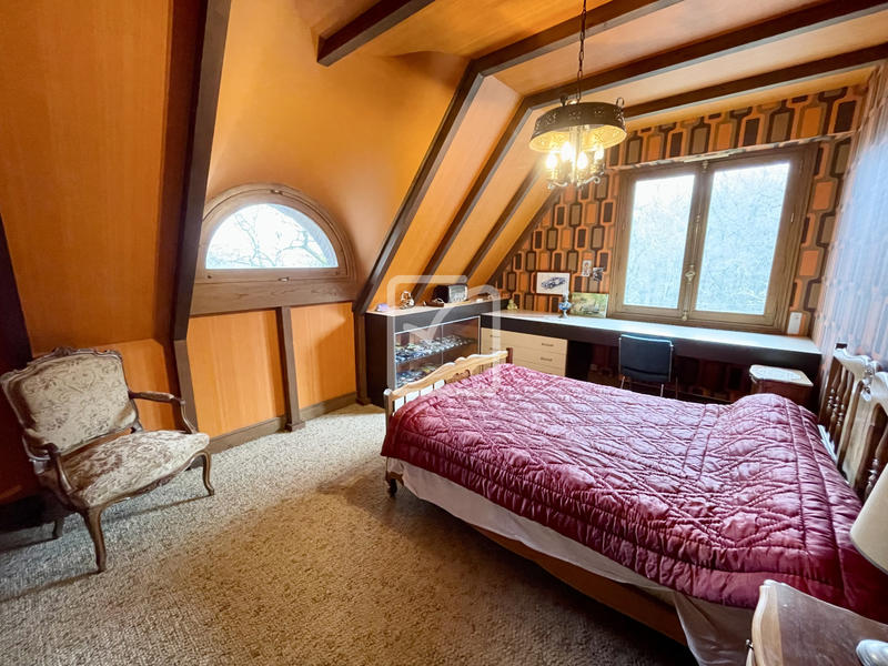 Maison - 333 m² - 8 pièces