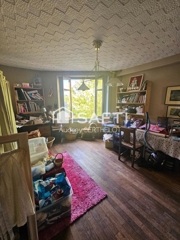 Maison - 256 m² - 8 pièces