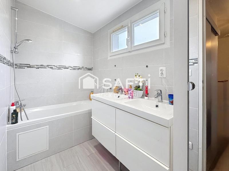 Maison - 94 m² - 5 pièces