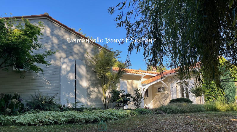 Maison - 233 m² - 9 pièces