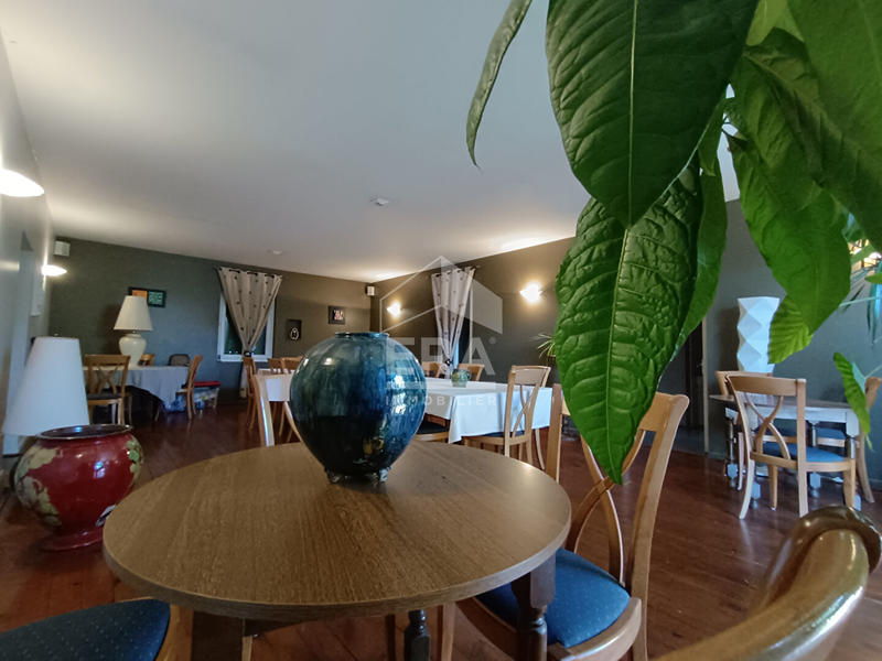 Maison - 371 m² - 14 pièces