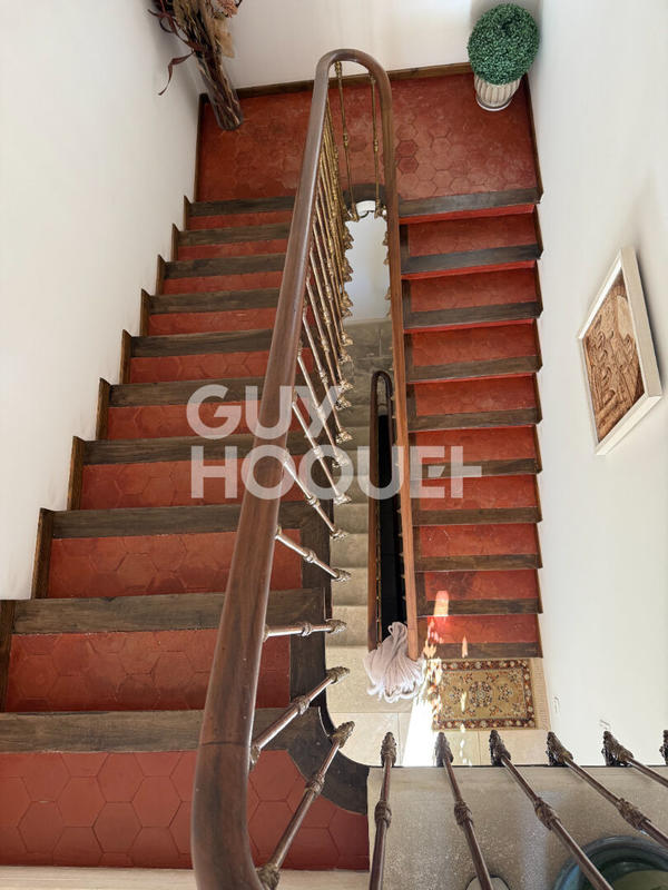 Maison bourgeoise - 680 m² - 20 pièces