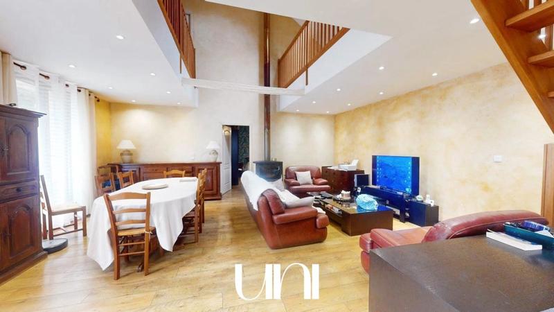 Maison - 214 m² - 6 pièces