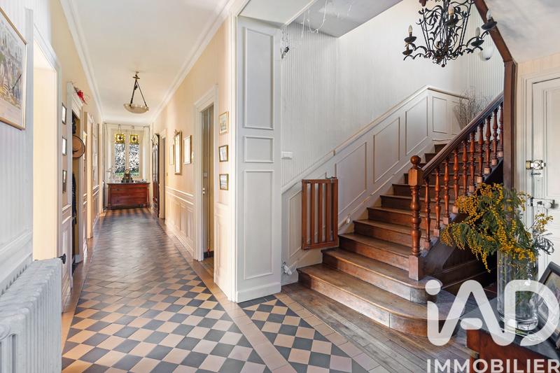 Maison - 302 m² - 12 pièces