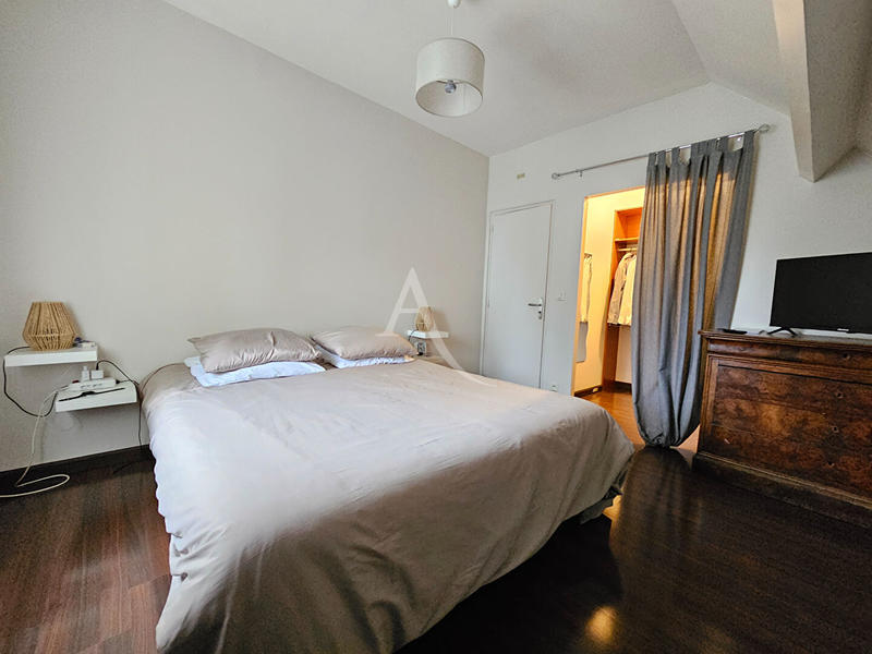 Maison - 213 m² - 6 pièces