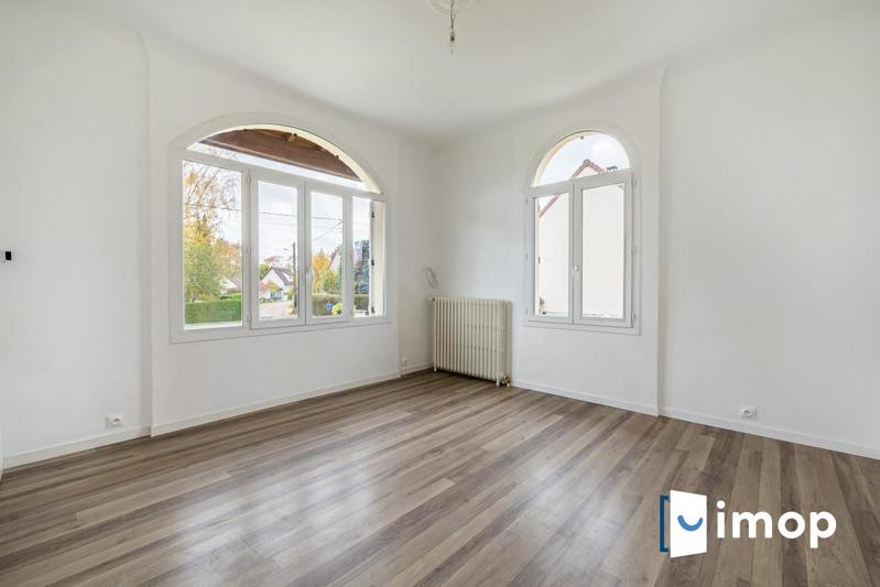 Maison - 210 m² - 5 pièces