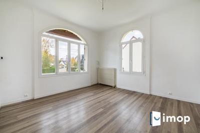 Maison - 210 m² - 5 pièces