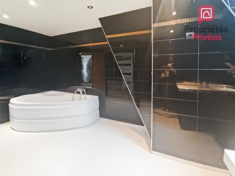 Maison - 229 m² - 8 pièces